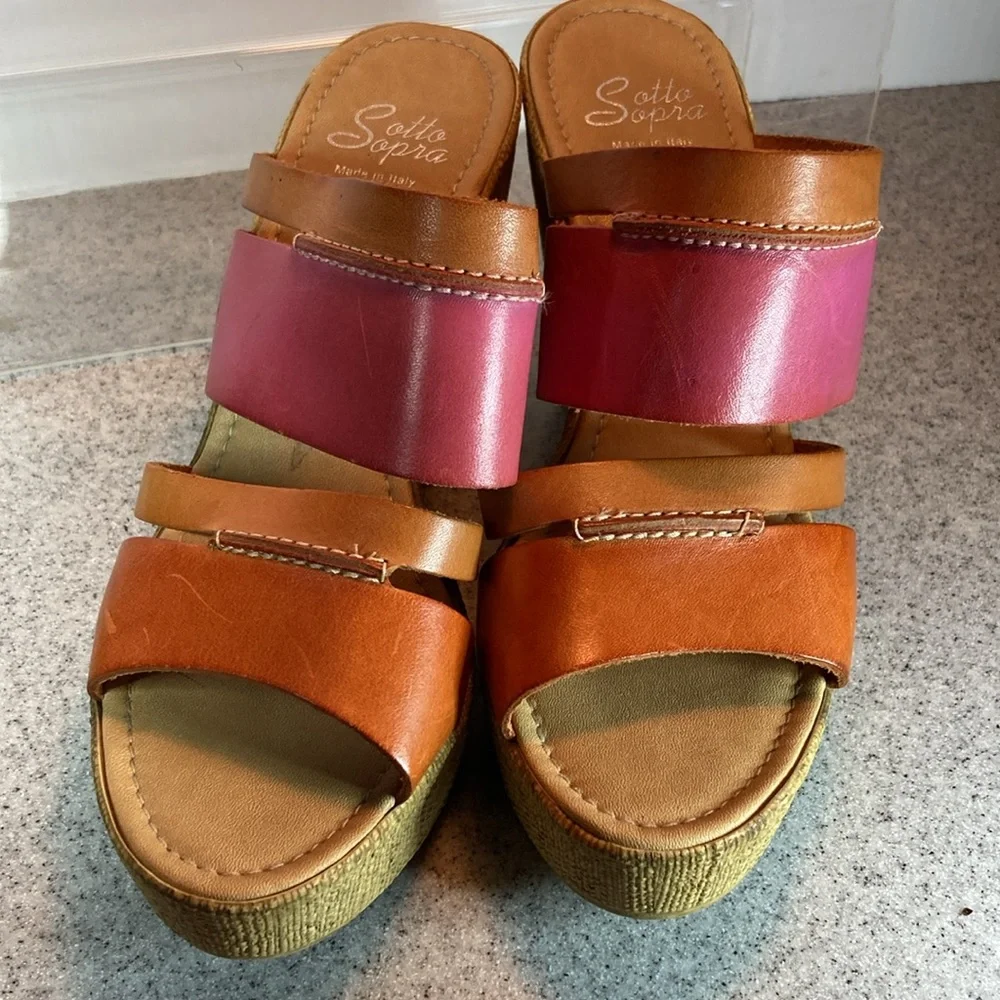 Sotto Sopra size 38 leather straps made in Italy. Pink and orange. 4.5”‎ wedge
